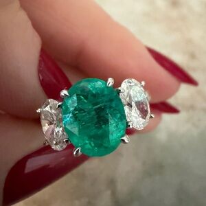 Emerald and Diamond 3 stone ring set in white gold